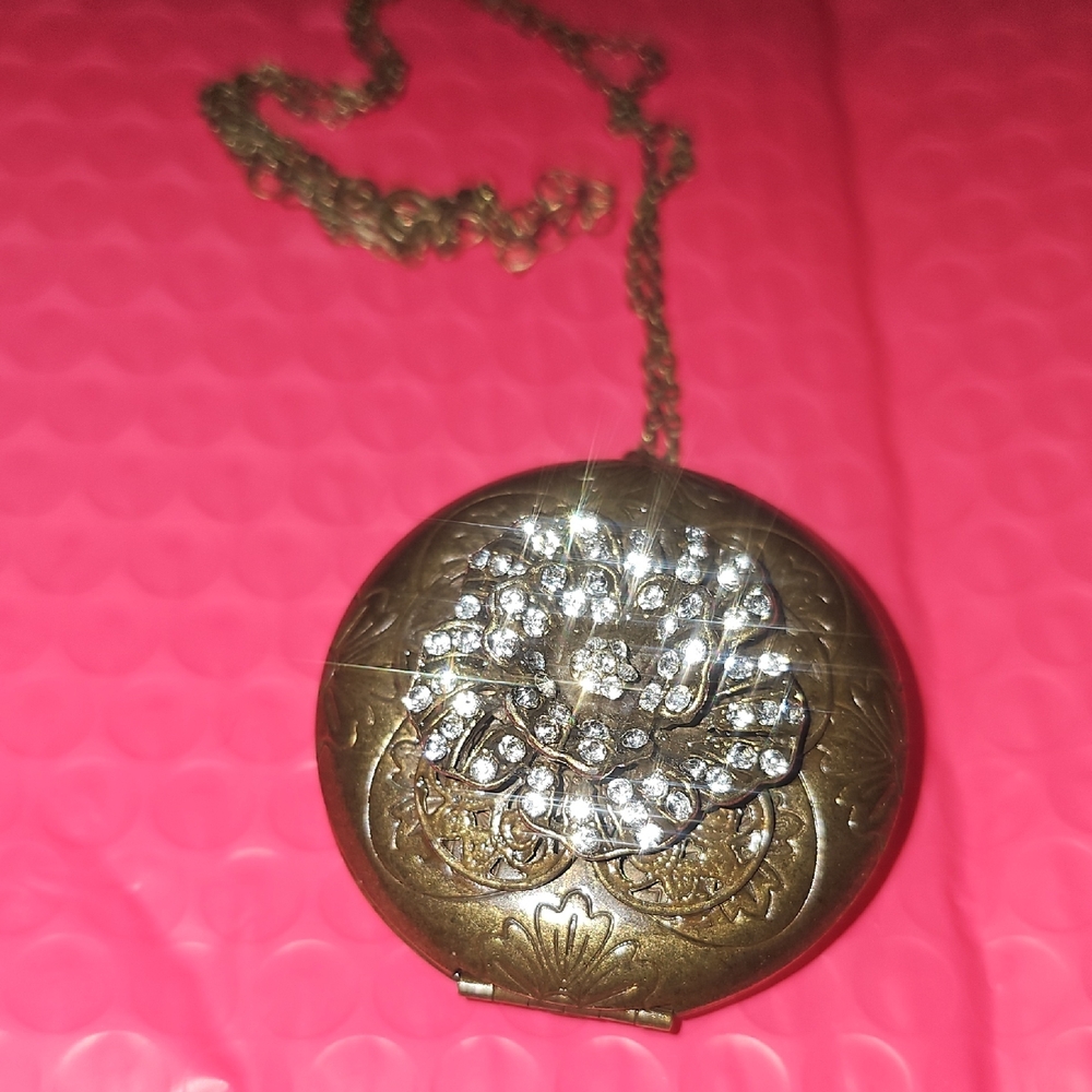 Unique Locket With Necklace with Rhinestone Flower - Picture 1 of 7